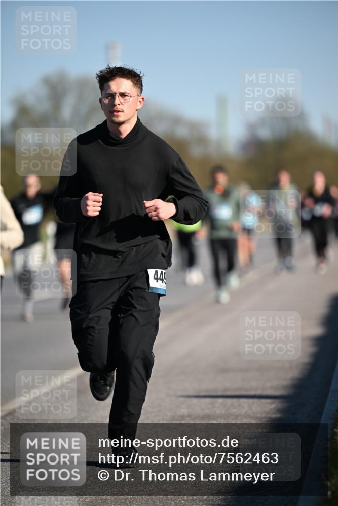 06.04.2025 - 44. Internationalen Wilhelmsburger Insellauf Dr. Thomas Lammeyer http://msf.ph/oto/7562463 06.04.2025 09:37:15 Laufen 449 meine-sportfotos.de