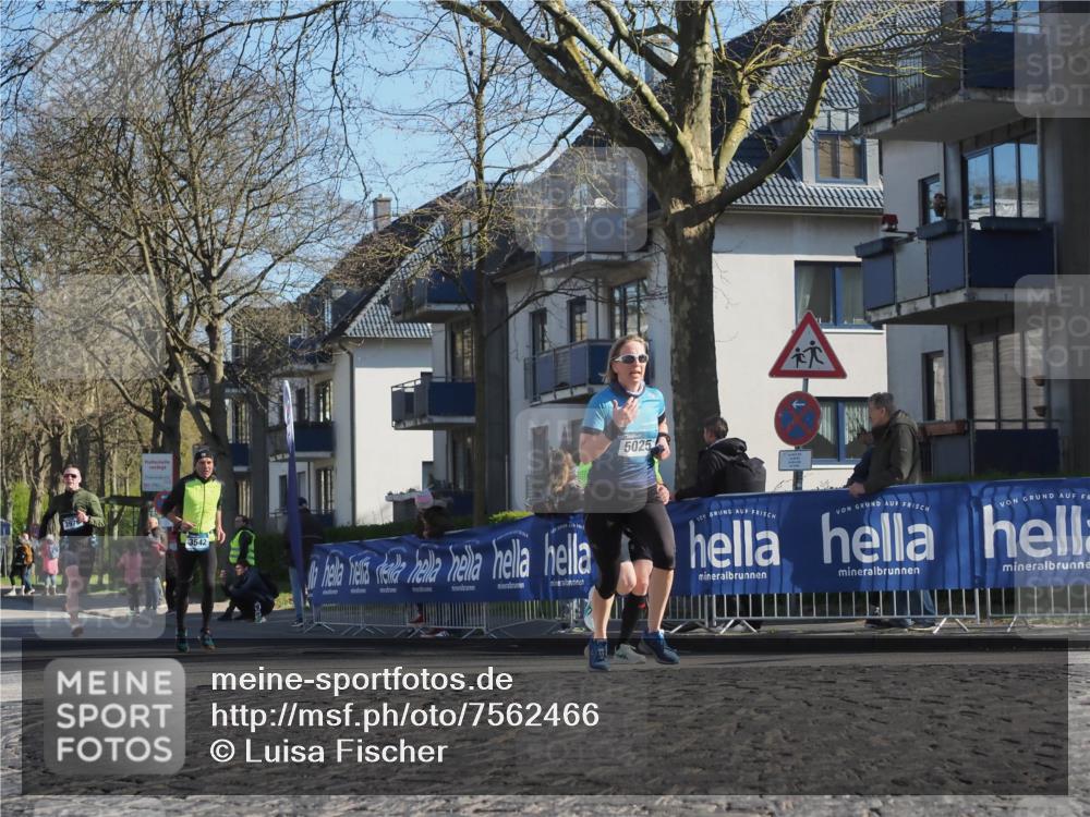 06.04.2025 - 44. Internationalen Wilhelmsburger Insellauf Luisa Fischer http://msf.ph/oto/7562466 06.04.2025 10:31:16 Ziel 397, 5025, 3542 meine-sportfotos.de