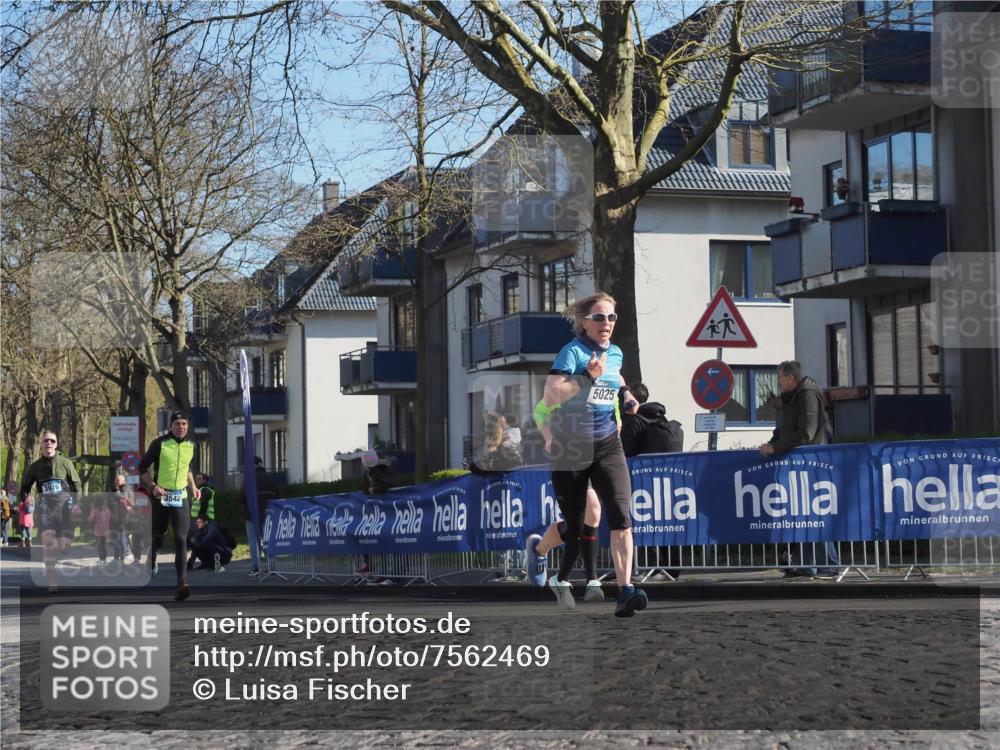 06.04.2025 - 44. Internationalen Wilhelmsburger Insellauf Luisa Fischer http://msf.ph/oto/7562469 06.04.2025 10:31:16 Ziel 3976, 3542, 5025 meine-sportfotos.de