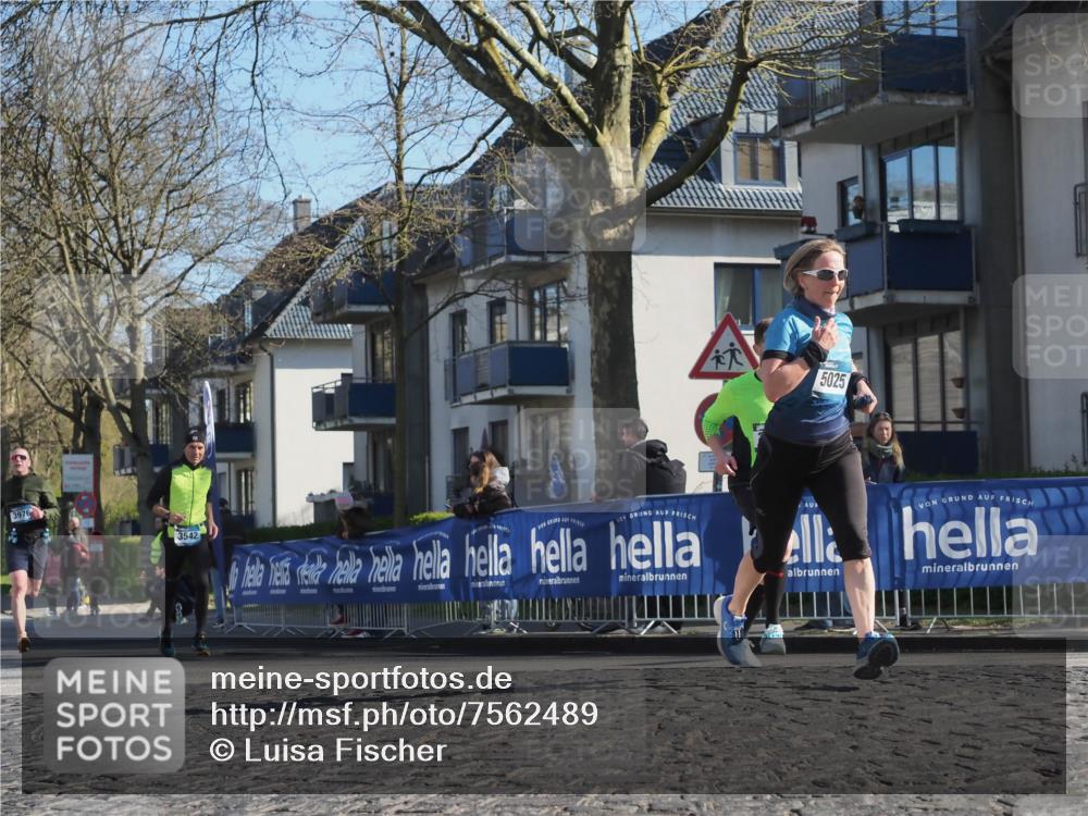 06.04.2025 - 44. Internationalen Wilhelmsburger Insellauf Luisa Fischer http://msf.ph/oto/7562489 06.04.2025 10:31:16 Ziel 5025, 3976, 3542 meine-sportfotos.de