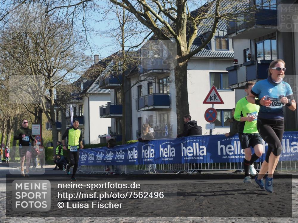 06.04.2025 - 44. Internationalen Wilhelmsburger Insellauf Luisa Fischer http://msf.ph/oto/7562496 06.04.2025 10:31:17 Ziel 3976, 3542, 45, 025 meine-sportfotos.de