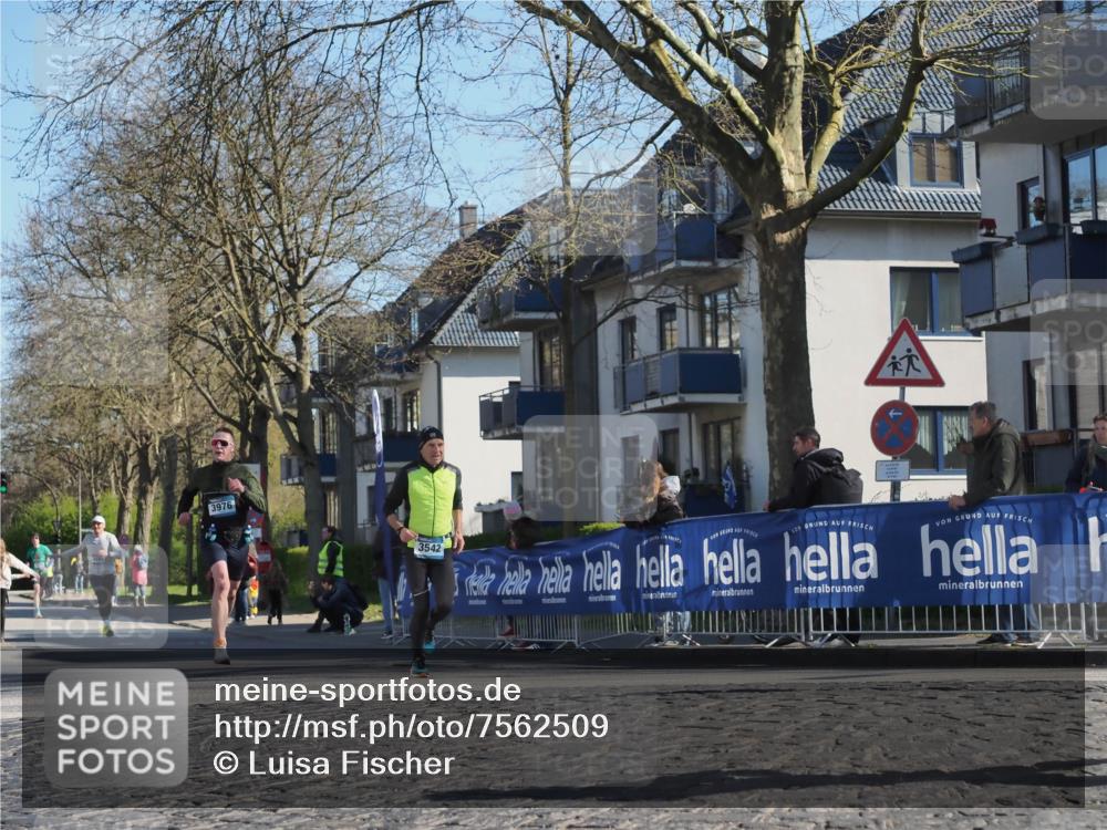 06.04.2025 - 44. Internationalen Wilhelmsburger Insellauf Luisa Fischer http://msf.ph/oto/7562509 06.04.2025 10:31:17 Ziel 3976, 3542 meine-sportfotos.de