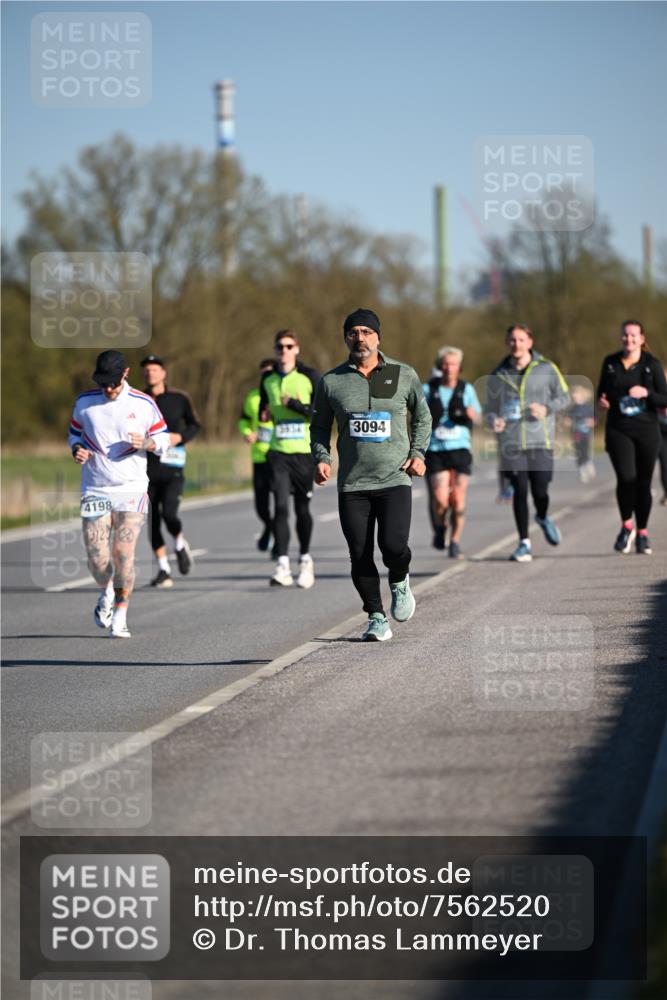 06.04.2025 - 44. Internationalen Wilhelmsburger Insellauf Dr. Thomas Lammeyer http://msf.ph/oto/7562520 06.04.2025 09:37:18 Laufen 4198, 312, 3834, 3094 meine-sportfotos.de