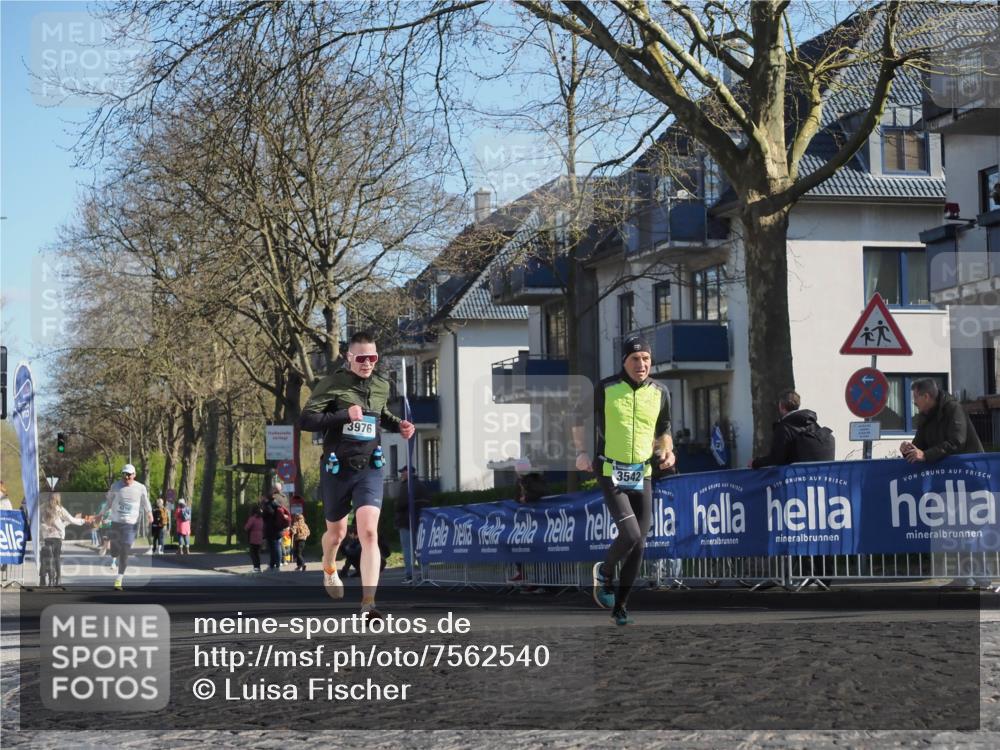 06.04.2025 - 44. Internationalen Wilhelmsburger Insellauf Luisa Fischer http://msf.ph/oto/7562540 06.04.2025 10:31:18 Ziel 3976, 3542 meine-sportfotos.de