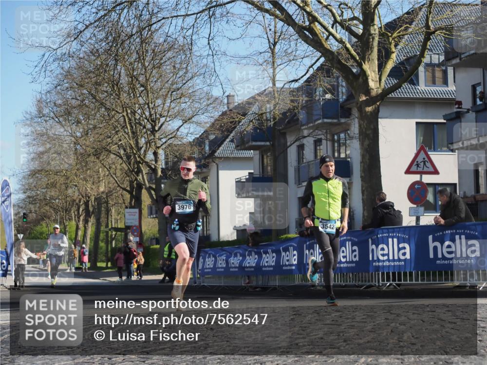 06.04.2025 - 44. Internationalen Wilhelmsburger Insellauf Luisa Fischer http://msf.ph/oto/7562547 06.04.2025 10:31:18 Ziel 3976, 3542 meine-sportfotos.de