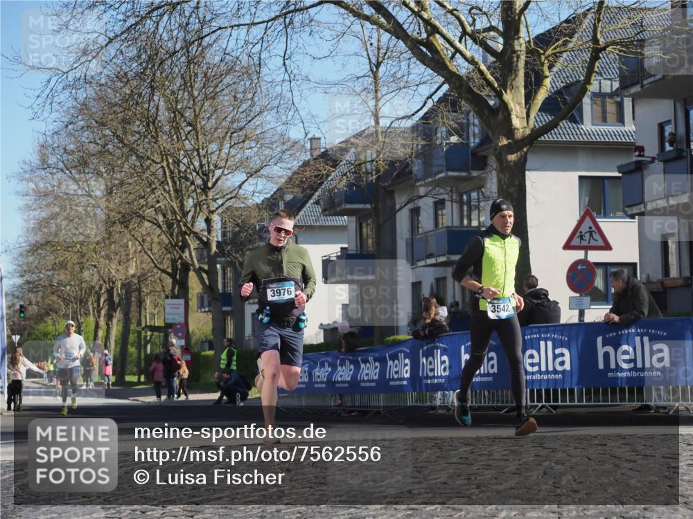 06.04.2025 - 44. Internationalen Wilhelmsburger Insellauf Luisa Fischer http://msf.ph/oto/7562556 06.04.2025 10:31:19 Ziel 3976, 3542 meine-sportfotos.de