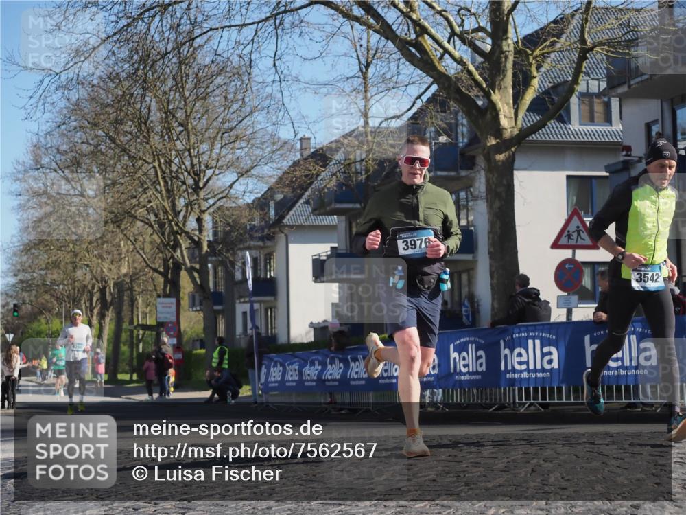 06.04.2025 - 44. Internationalen Wilhelmsburger Insellauf Luisa Fischer http://msf.ph/oto/7562567 06.04.2025 10:31:19 Ziel 4298, 3976, 3542 meine-sportfotos.de