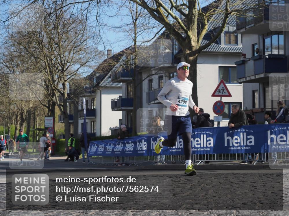 06.04.2025 - 44. Internationalen Wilhelmsburger Insellauf Luisa Fischer http://msf.ph/oto/7562574 06.04.2025 10:31:23 Ziel 4298, 3338 meine-sportfotos.de