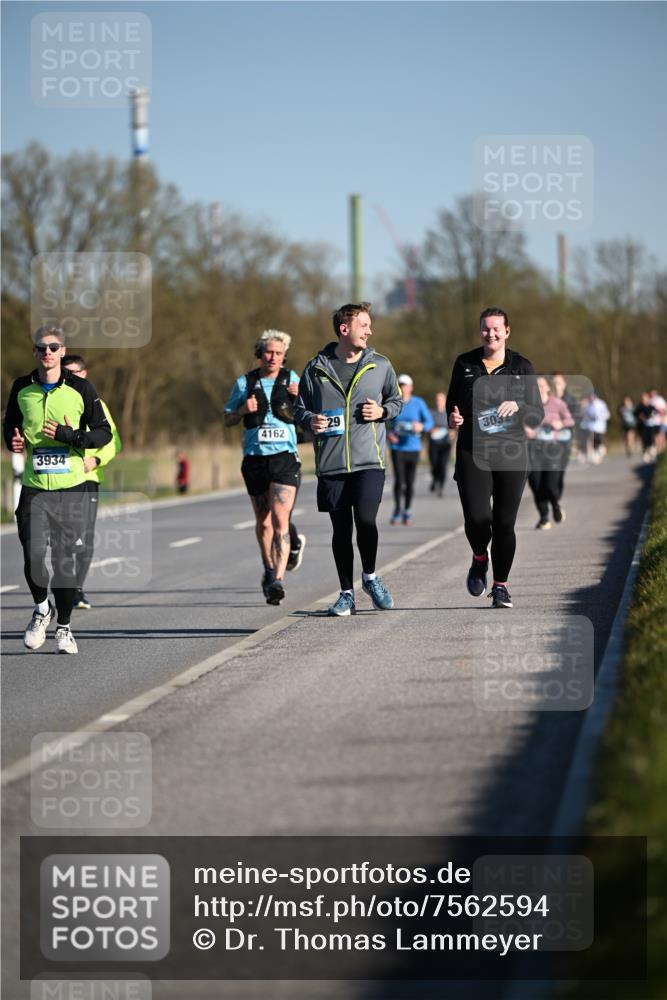 06.04.2025 - 44. Internationalen Wilhelmsburger Insellauf Dr. Thomas Lammeyer http://msf.ph/oto/7562594 06.04.2025 09:37:21 Laufen 3934, 4162, 29 meine-sportfotos.de