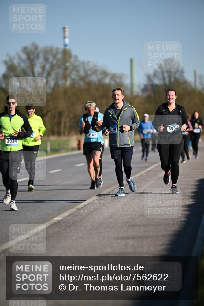 06.04.2025 - 44. Internationalen Wilhelmsburger Insellauf Dr. Thomas Lammeyer http://msf.ph/oto/7562622 06.04.2025 09:37:23 Laufen 4162, 3934, 3029, 3032 meine-sportfotos.de