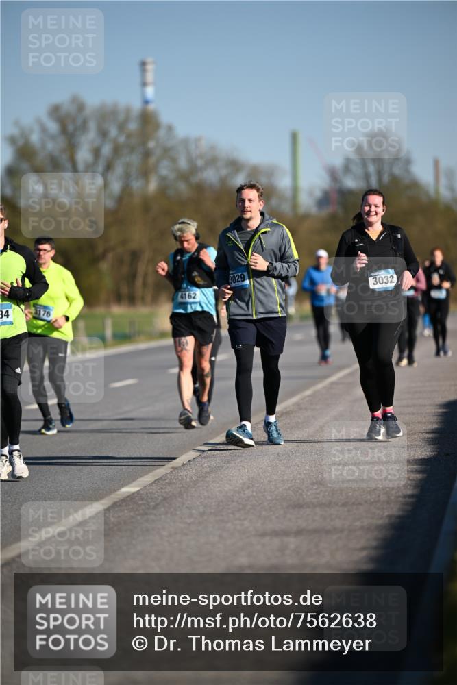 06.04.2025 - 44. Internationalen Wilhelmsburger Insellauf Dr. Thomas Lammeyer http://msf.ph/oto/7562638 06.04.2025 09:37:23 Laufen 3176, 34, 4162, 3029, 3032 meine-sportfotos.de