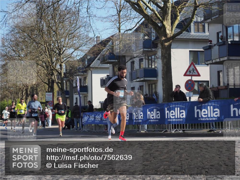 06.04.2025 - 44. Internationalen Wilhelmsburger Insellauf Luisa Fischer http://msf.ph/oto/7562639 06.04.2025 10:31:41 Ziel 422, 4271, 13 meine-sportfotos.de