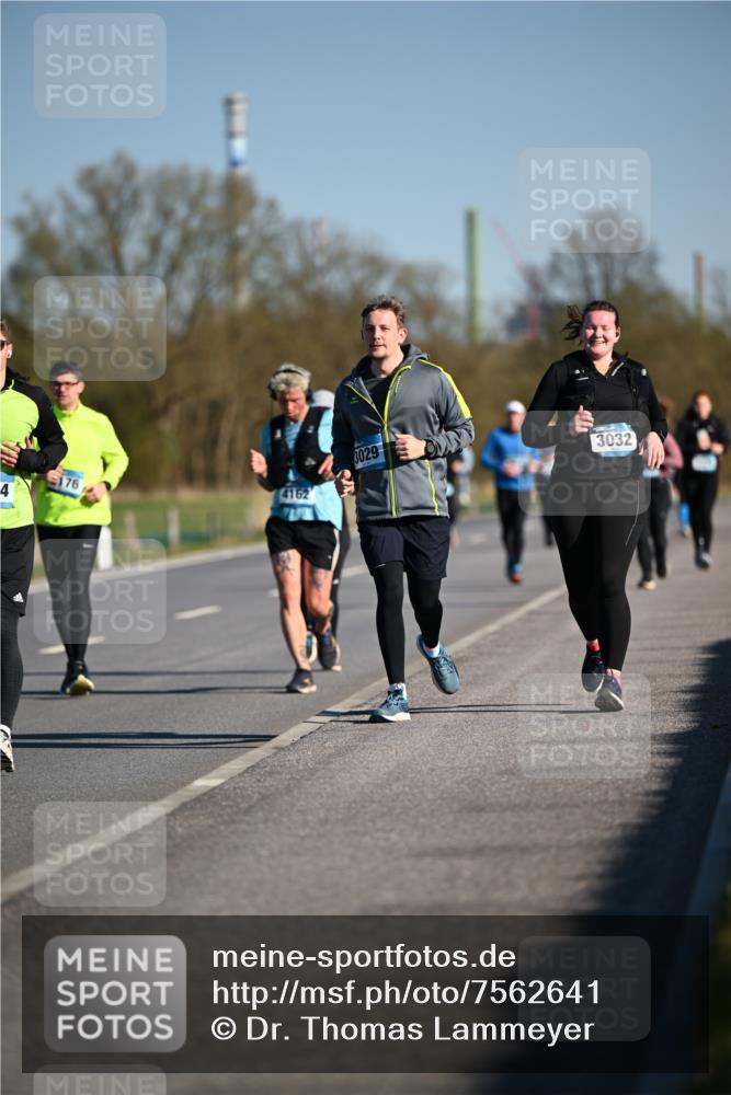 06.04.2025 - 44. Internationalen Wilhelmsburger Insellauf Dr. Thomas Lammeyer http://msf.ph/oto/7562641 06.04.2025 09:37:23 Laufen 4, 176, 4162, 3029, 3032 meine-sportfotos.de