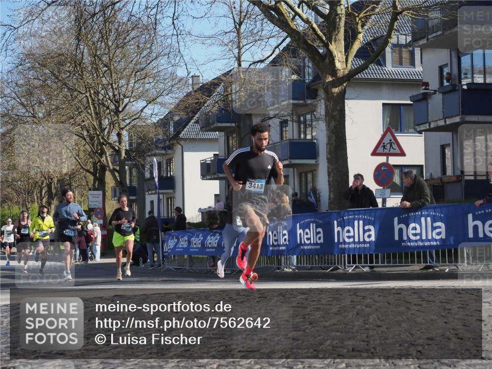 06.04.2025 - 44. Internationalen Wilhelmsburger Insellauf Luisa Fischer http://msf.ph/oto/7562642 06.04.2025 10:31:41 Ziel 4057, 4228, 4271, 3413 meine-sportfotos.de