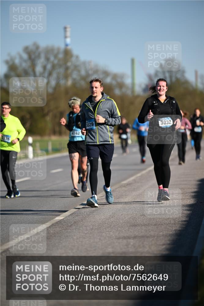 06.04.2025 - 44. Internationalen Wilhelmsburger Insellauf Dr. Thomas Lammeyer http://msf.ph/oto/7562649 06.04.2025 09:37:24 Laufen 3176, 4162, 3029, 3032 meine-sportfotos.de