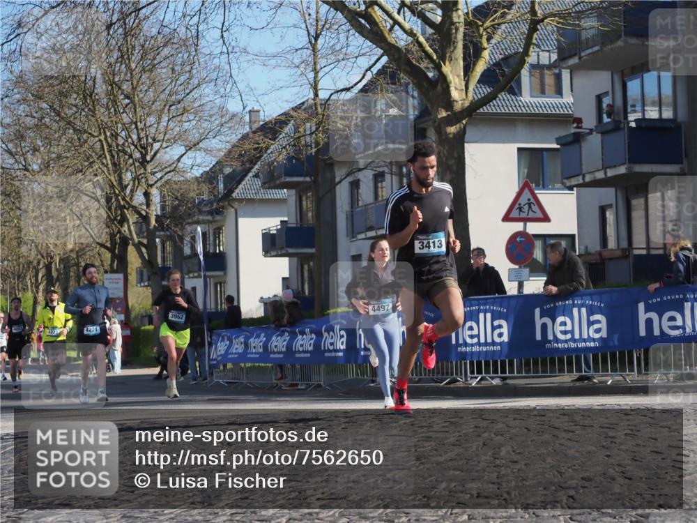 06.04.2025 - 44. Internationalen Wilhelmsburger Insellauf Luisa Fischer http://msf.ph/oto/7562650 06.04.2025 10:31:42 Ziel 4057, 4223, 4271, 3413, 3962, 4497 meine-sportfotos.de