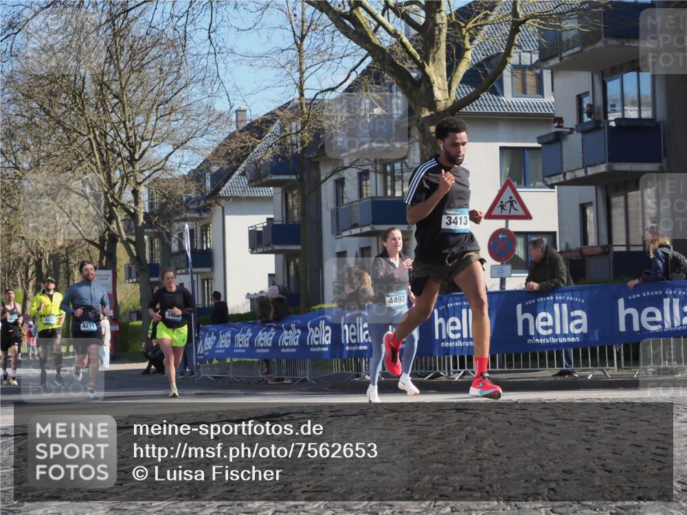 06.04.2025 - 44. Internationalen Wilhelmsburger Insellauf Luisa Fischer http://msf.ph/oto/7562653 06.04.2025 10:31:42 Ziel 396, 4223, 4271, 3413, 4497 meine-sportfotos.de