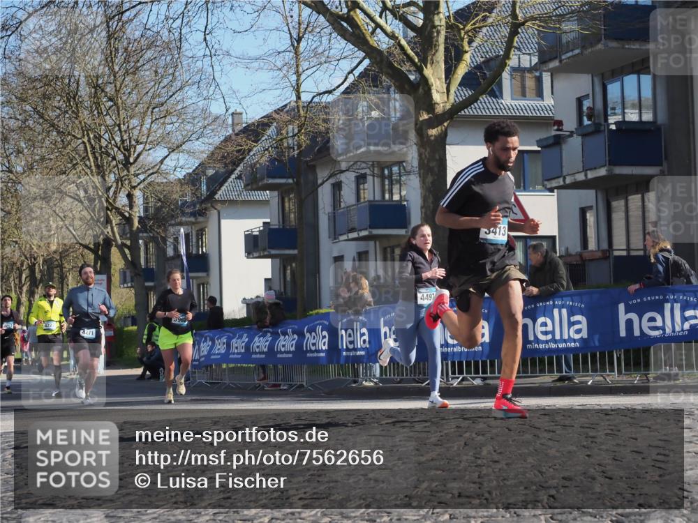 06.04.2025 - 44. Internationalen Wilhelmsburger Insellauf Luisa Fischer http://msf.ph/oto/7562656 06.04.2025 10:31:42 Ziel 3413, 4223, 4271, 3962, 4497 meine-sportfotos.de