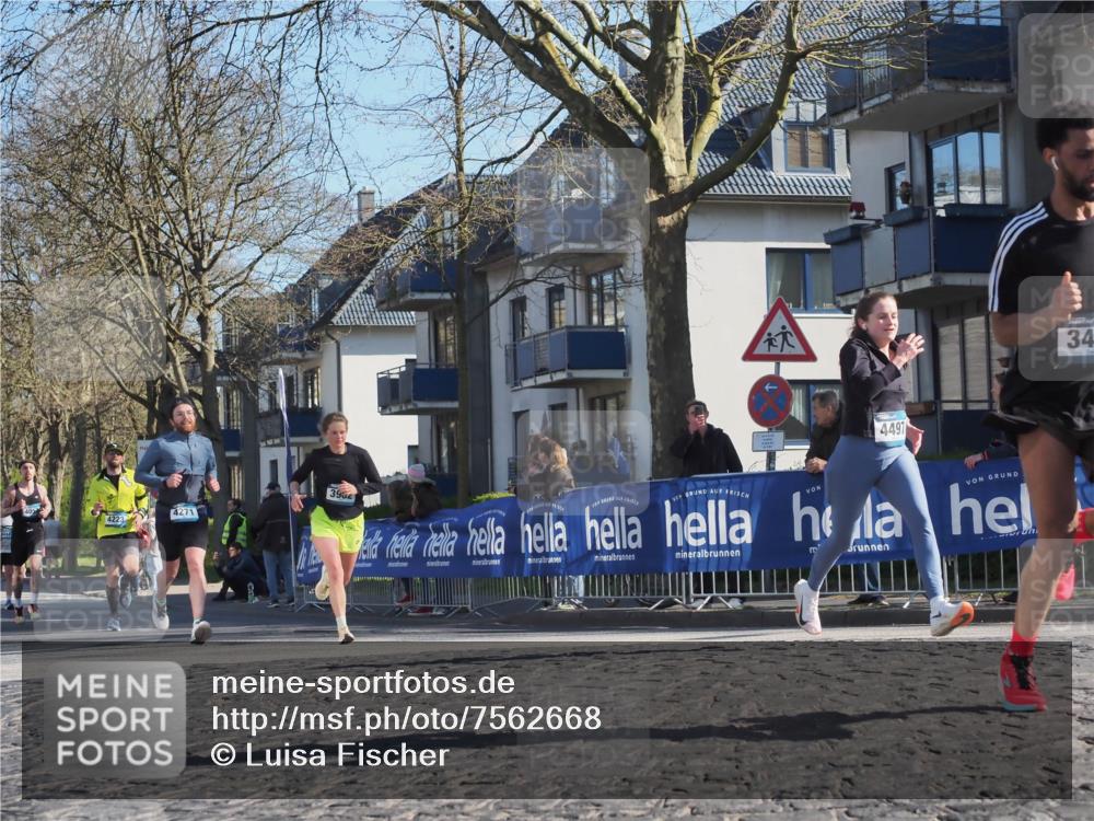 06.04.2025 - 44. Internationalen Wilhelmsburger Insellauf Luisa Fischer http://msf.ph/oto/7562668 06.04.2025 10:31:42 Ziel 4271, 4223, 3962, 4497, 34 meine-sportfotos.de