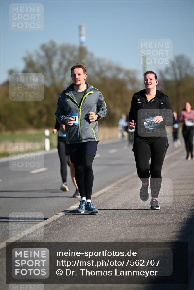 06.04.2025 - 44. Internationalen Wilhelmsburger Insellauf Dr. Thomas Lammeyer http://msf.ph/oto/7562707 06.04.2025 09:37:26 Laufen 7, 30 meine-sportfotos.de