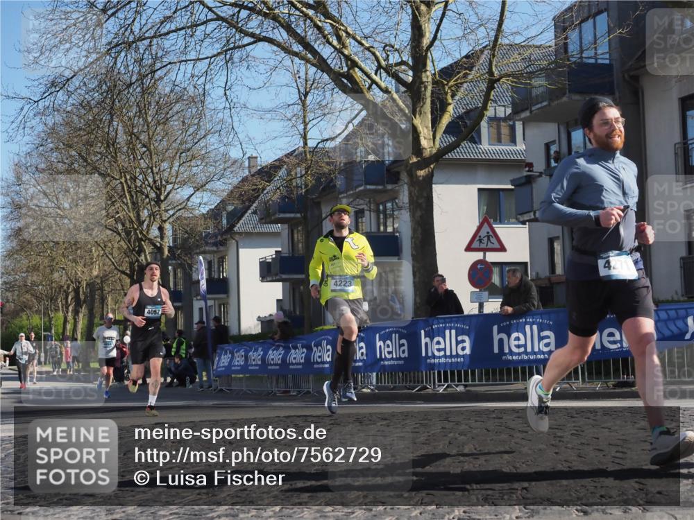 06.04.2025 - 44. Internationalen Wilhelmsburger Insellauf Luisa Fischer http://msf.ph/oto/7562729 06.04.2025 10:31:45 Ziel 4057, 4223, 4271 meine-sportfotos.de