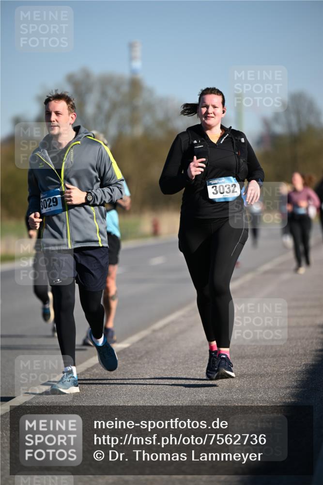 06.04.2025 - 44. Internationalen Wilhelmsburger Insellauf Dr. Thomas Lammeyer http://msf.ph/oto/7562736 06.04.2025 09:37:27 Laufen 3029, 3032 meine-sportfotos.de