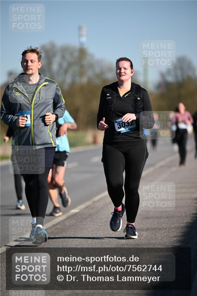 06.04.2025 - 44. Internationalen Wilhelmsburger Insellauf Dr. Thomas Lammeyer http://msf.ph/oto/7562744 06.04.2025 09:37:27 Laufen 3032 meine-sportfotos.de