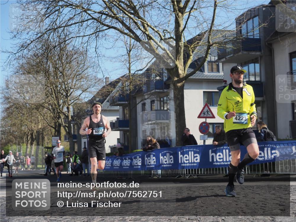 06.04.2025 - 44. Internationalen Wilhelmsburger Insellauf Luisa Fischer http://msf.ph/oto/7562751 06.04.2025 10:31:46 Ziel 4484, 4057, 4223 meine-sportfotos.de