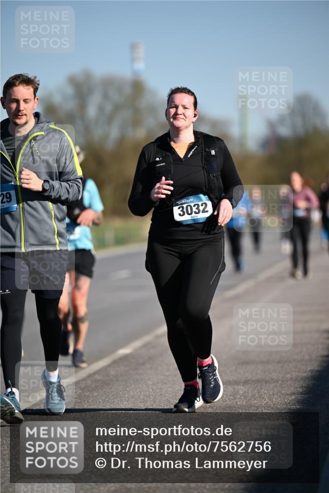 06.04.2025 - 44. Internationalen Wilhelmsburger Insellauf Dr. Thomas Lammeyer http://msf.ph/oto/7562756 06.04.2025 09:37:28 Laufen 29, 3032 meine-sportfotos.de