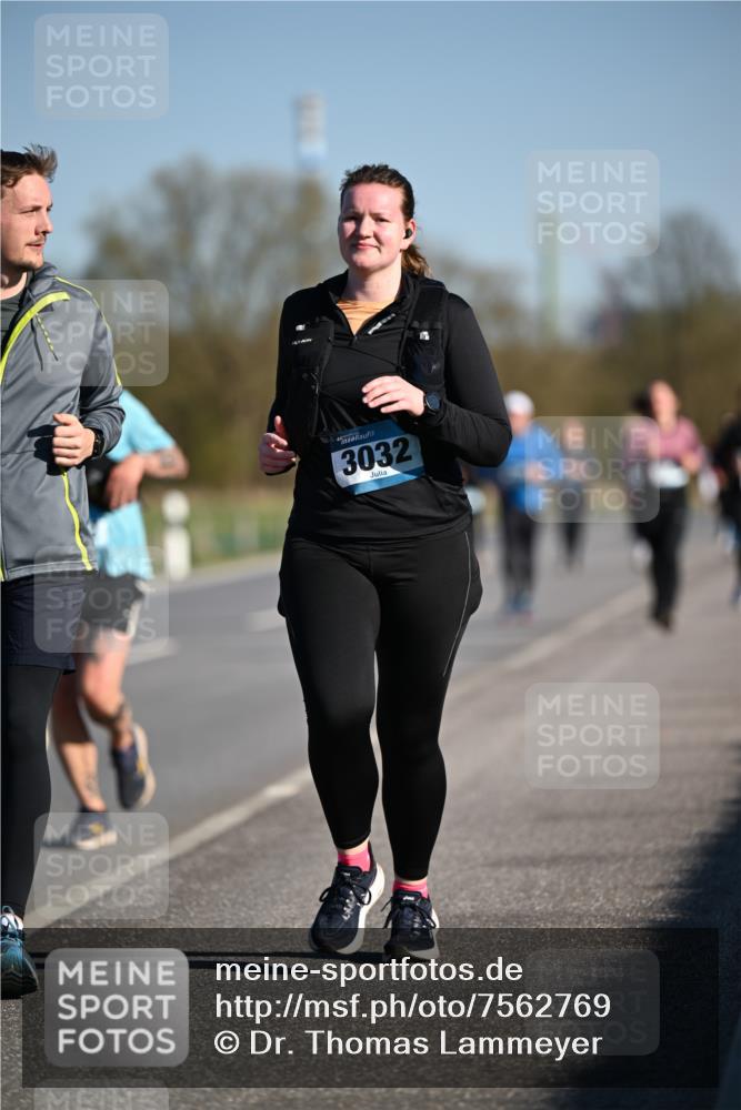 06.04.2025 - 44. Internationalen Wilhelmsburger Insellauf Dr. Thomas Lammeyer http://msf.ph/oto/7562769 06.04.2025 09:37:28 Laufen 3032 meine-sportfotos.de