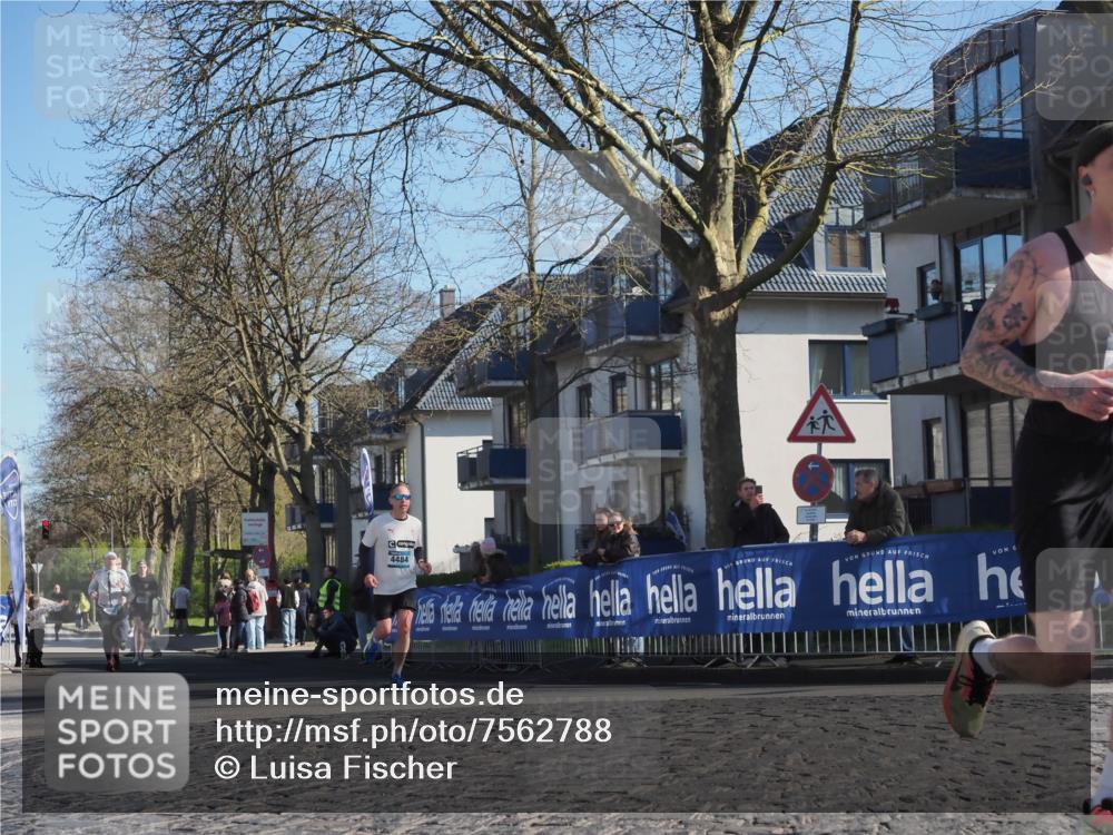 06.04.2025 - 44. Internationalen Wilhelmsburger Insellauf Luisa Fischer http://msf.ph/oto/7562788 06.04.2025 10:31:48 Ziel 4484 meine-sportfotos.de