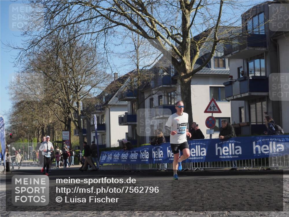 06.04.2025 - 44. Internationalen Wilhelmsburger Insellauf Luisa Fischer http://msf.ph/oto/7562796 06.04.2025 10:31:49 Ziel 4484 meine-sportfotos.de