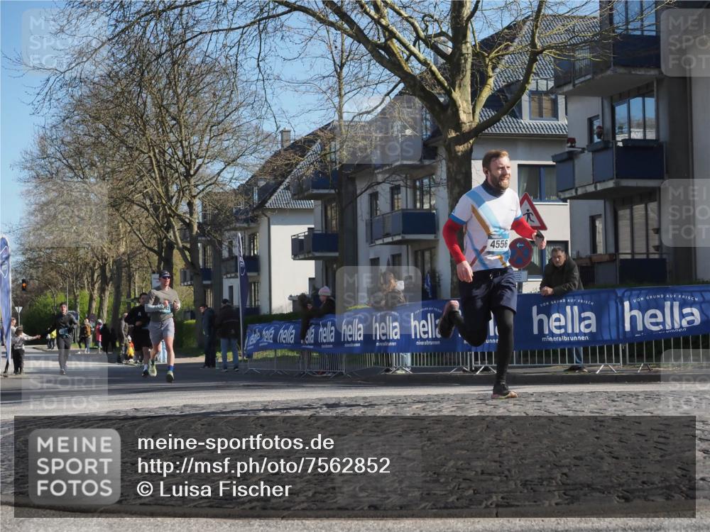 06.04.2025 - 44. Internationalen Wilhelmsburger Insellauf Luisa Fischer http://msf.ph/oto/7562852 06.04.2025 10:32:09 Ziel 4556 meine-sportfotos.de