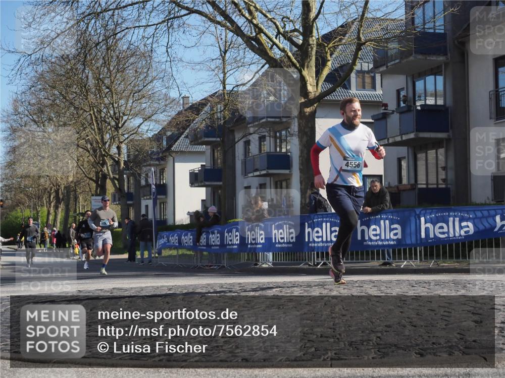 06.04.2025 - 44. Internationalen Wilhelmsburger Insellauf Luisa Fischer http://msf.ph/oto/7562854 06.04.2025 10:32:09 Ziel 4556 meine-sportfotos.de