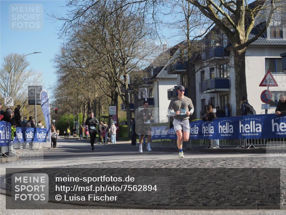 06.04.2025 - 44. Internationalen Wilhelmsburger Insellauf Luisa Fischer http://msf.ph/oto/7562894 06.04.2025 10:32:11 Ziel 4242, 14, 359, 092 meine-sportfotos.de