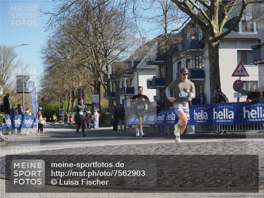 06.04.2025 - 44. Internationalen Wilhelmsburger Insellauf Luisa Fischer http://msf.ph/oto/7562903 06.04.2025 10:32:11 Ziel 4242, 5092, 3359 meine-sportfotos.de