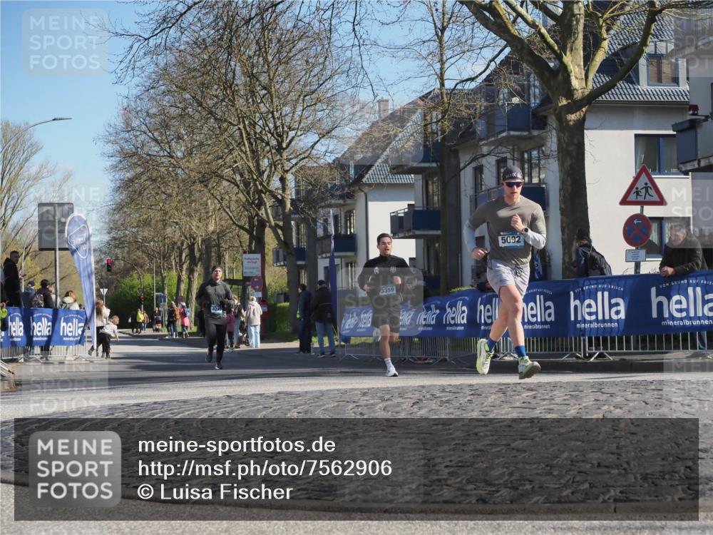 06.04.2025 - 44. Internationalen Wilhelmsburger Insellauf Luisa Fischer http://msf.ph/oto/7562906 06.04.2025 10:32:11 Ziel 14, 3359, 5092 meine-sportfotos.de