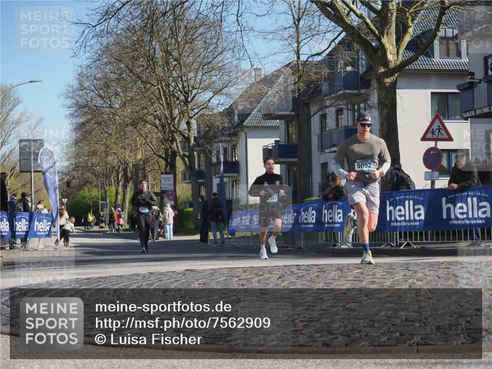 06.04.2025 - 44. Internationalen Wilhelmsburger Insellauf Luisa Fischer http://msf.ph/oto/7562909 06.04.2025 10:32:11 Ziel 4242, 5092, 8359 meine-sportfotos.de