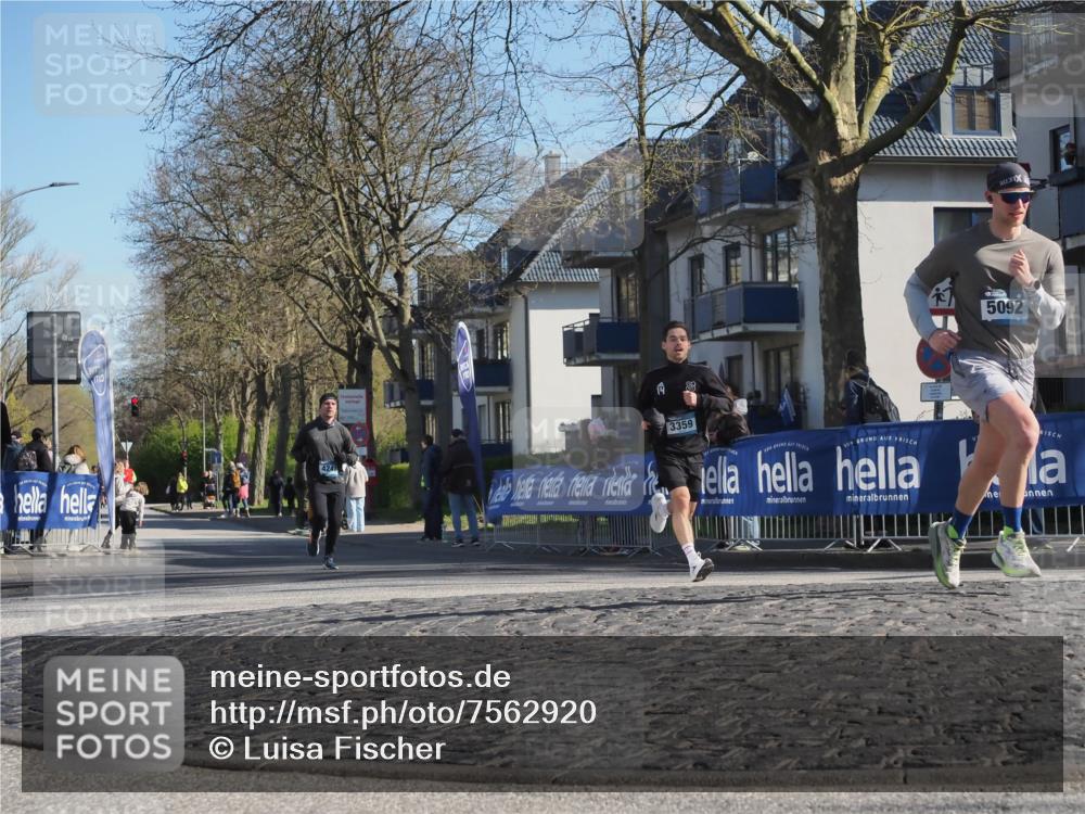 06.04.2025 - 44. Internationalen Wilhelmsburger Insellauf Luisa Fischer http://msf.ph/oto/7562920 06.04.2025 10:32:12 Ziel 14, 3359, 5092 meine-sportfotos.de