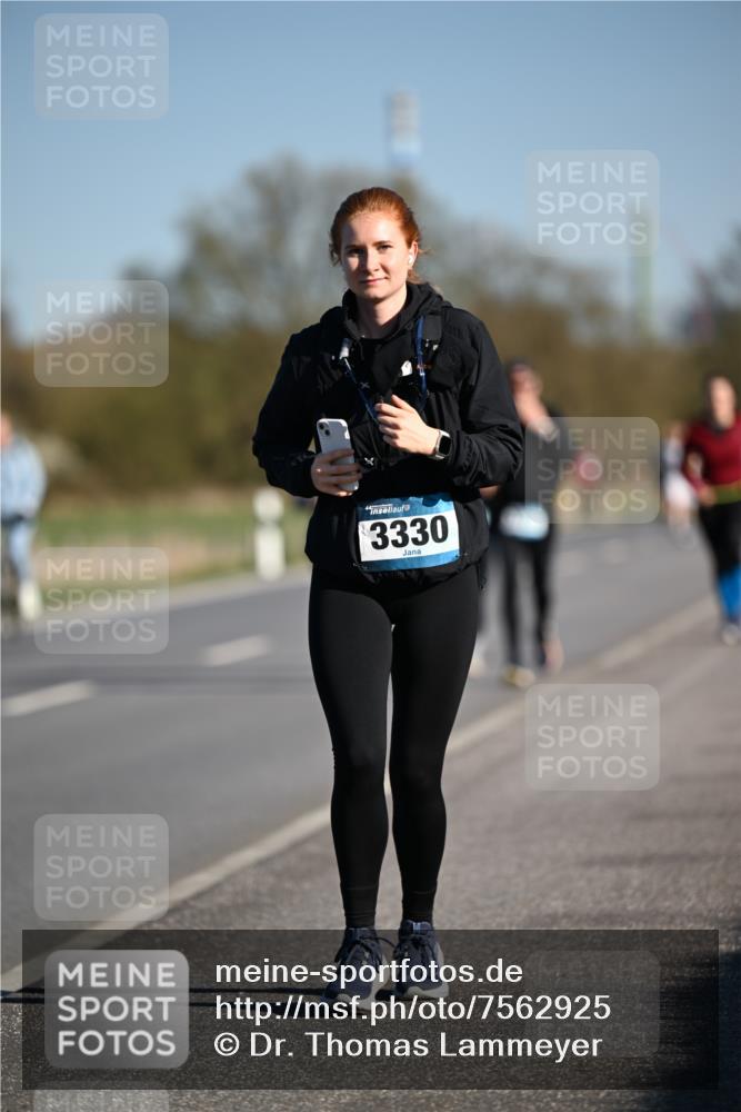 06.04.2025 - 44. Internationalen Wilhelmsburger Insellauf Dr. Thomas Lammeyer http://msf.ph/oto/7562925 06.04.2025 09:37:41 Laufen 3330 meine-sportfotos.de