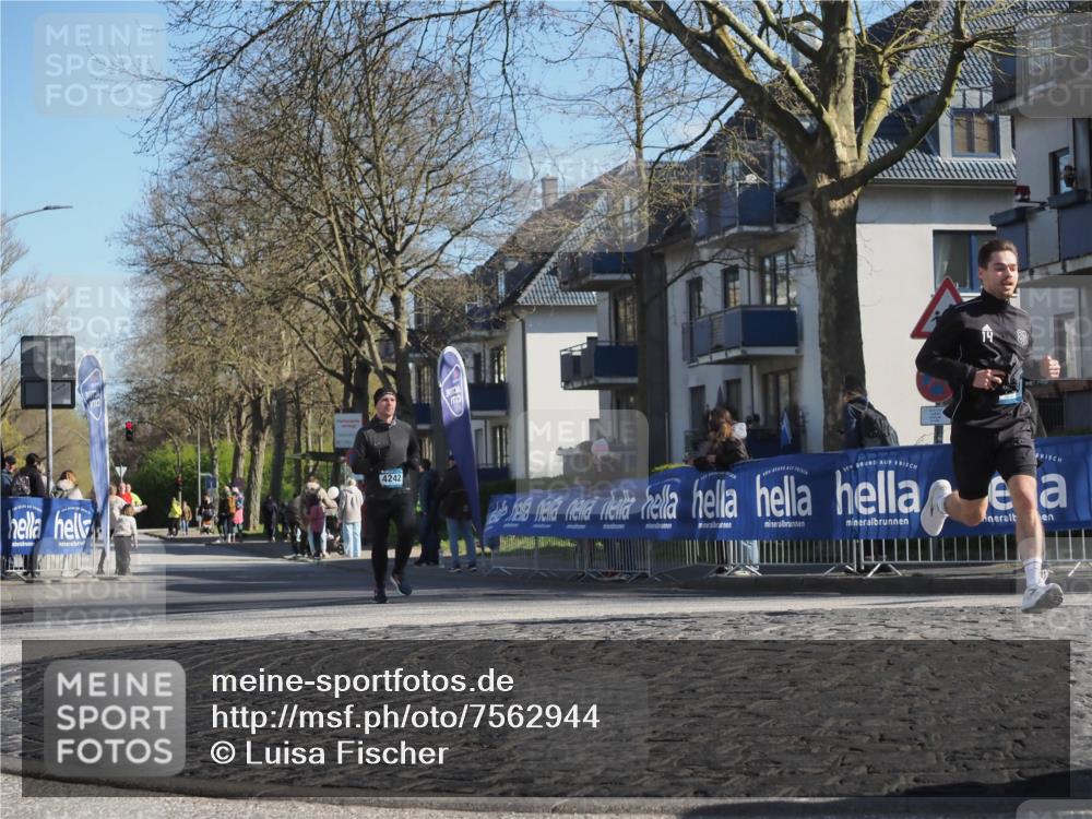 06.04.2025 - 44. Internationalen Wilhelmsburger Insellauf Luisa Fischer http://msf.ph/oto/7562944 06.04.2025 10:32:13 Ziel 4242 meine-sportfotos.de