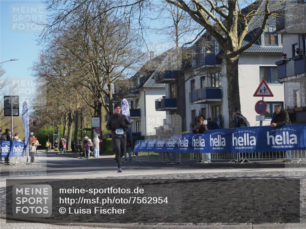 06.04.2025 - 44. Internationalen Wilhelmsburger Insellauf Luisa Fischer http://msf.ph/oto/7562954 06.04.2025 10:32:13 Ziel 4242 meine-sportfotos.de