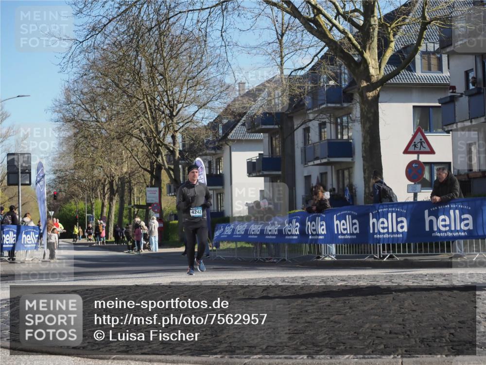 06.04.2025 - 44. Internationalen Wilhelmsburger Insellauf Luisa Fischer http://msf.ph/oto/7562957 06.04.2025 10:32:14 Ziel 4242 meine-sportfotos.de