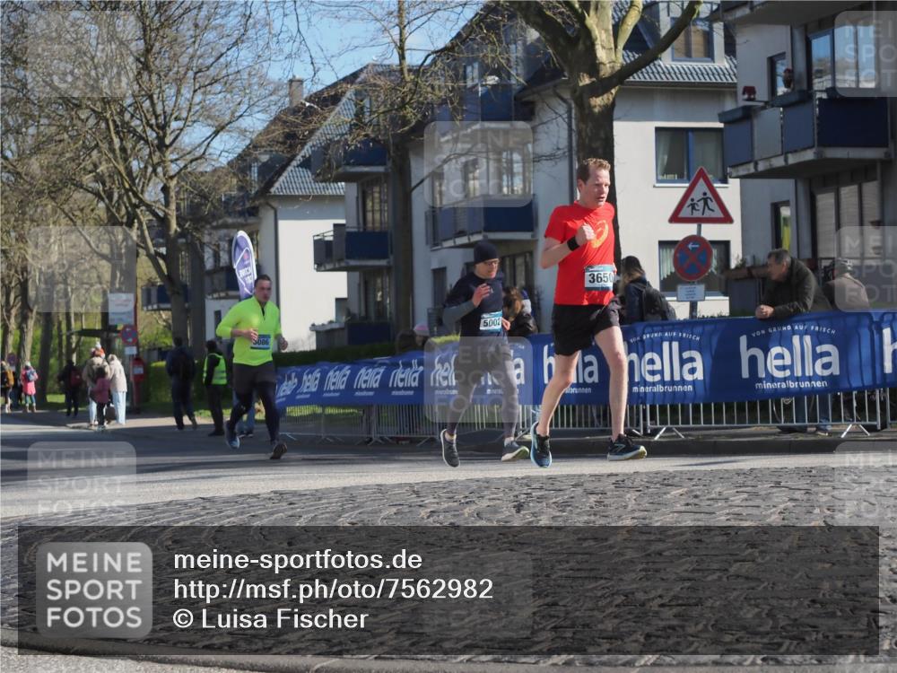 06.04.2025 - 44. Internationalen Wilhelmsburger Insellauf Luisa Fischer http://msf.ph/oto/7562982 06.04.2025 10:32:25 Ziel 3650, 086, 5002 meine-sportfotos.de