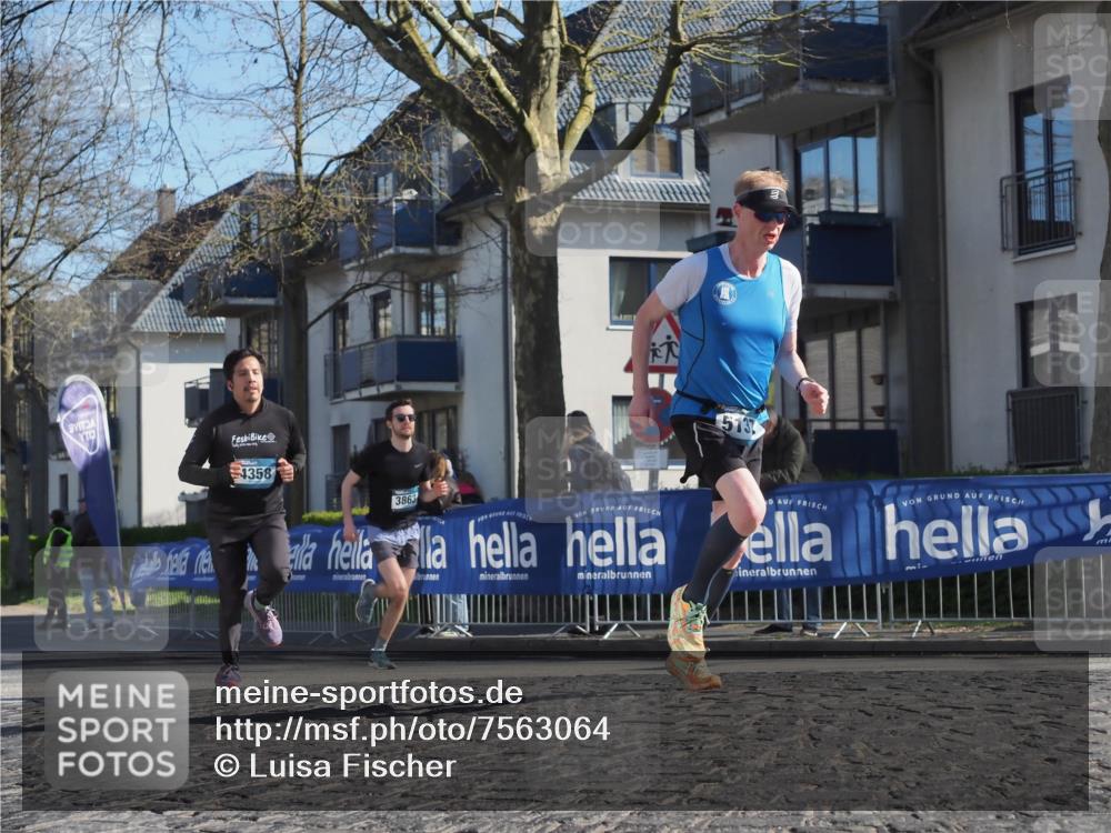 06.04.2025 - 44. Internationalen Wilhelmsburger Insellauf Luisa Fischer http://msf.ph/oto/7563064 06.04.2025 10:32:44 Ziel 4358, 3863, 6137 meine-sportfotos.de