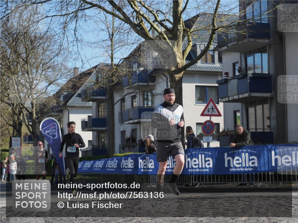 06.04.2025 - 44. Internationalen Wilhelmsburger Insellauf Luisa Fischer http://msf.ph/oto/7563136 06.04.2025 10:33:03 Ziel 3234, 2747, 7, 3564 meine-sportfotos.de
