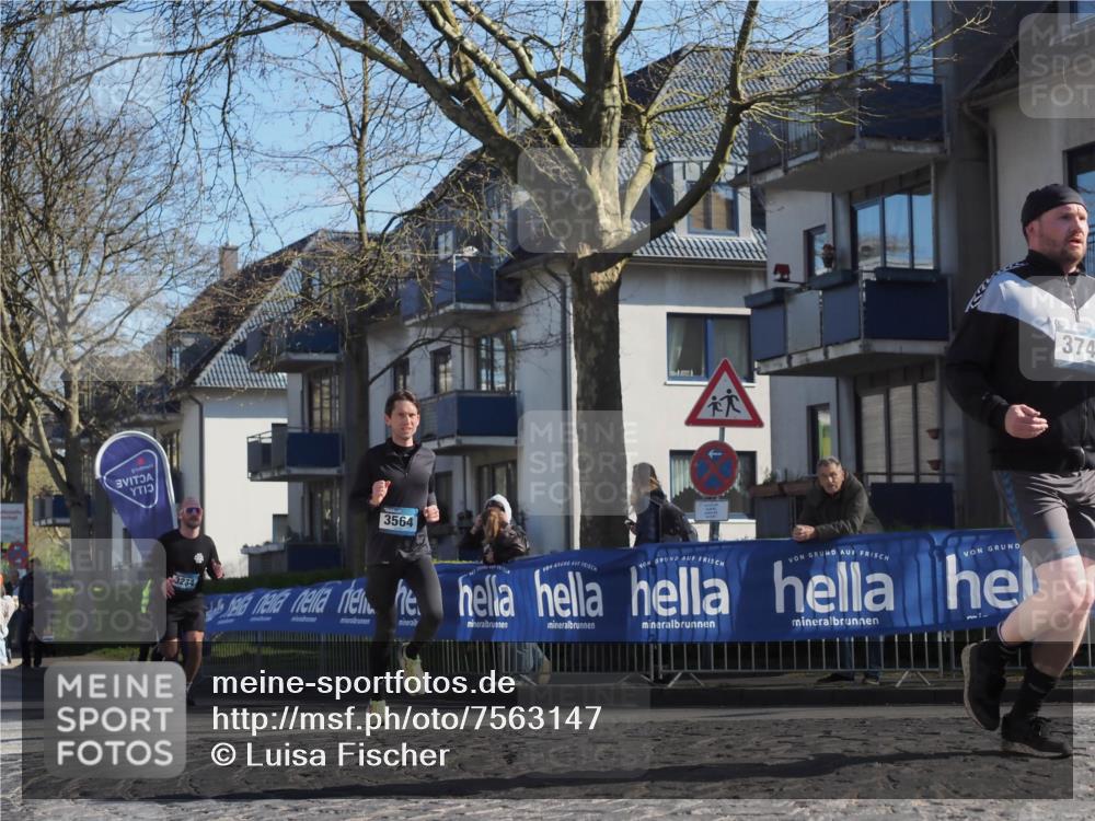 06.04.2025 - 44. Internationalen Wilhelmsburger Insellauf Luisa Fischer http://msf.ph/oto/7563147 06.04.2025 10:33:04 Ziel 3234, 374, 3564 meine-sportfotos.de