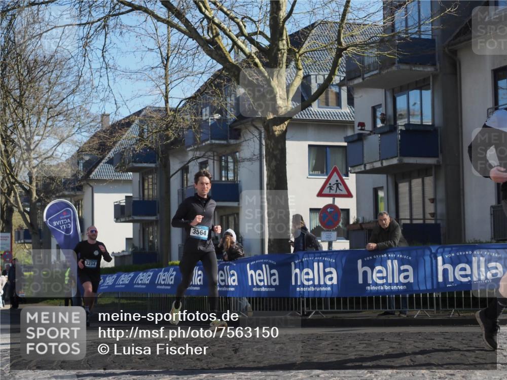 06.04.2025 - 44. Internationalen Wilhelmsburger Insellauf Luisa Fischer http://msf.ph/oto/7563150 06.04.2025 10:33:04 Ziel 3234, 3564 meine-sportfotos.de