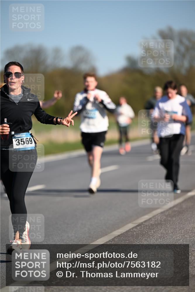 06.04.2025 - 44. Internationalen Wilhelmsburger Insellauf Dr. Thomas Lammeyer http://msf.ph/oto/7563182 06.04.2025 09:38:08 Laufen 3569 meine-sportfotos.de