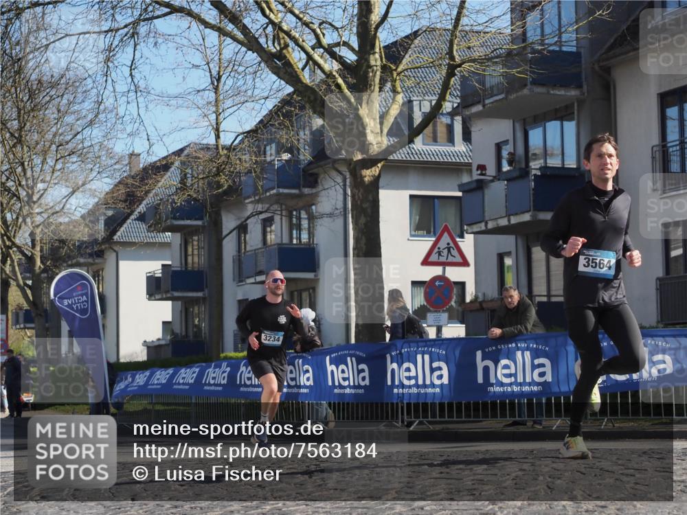 06.04.2025 - 44. Internationalen Wilhelmsburger Insellauf Luisa Fischer http://msf.ph/oto/7563184 06.04.2025 10:33:05 Ziel 3234, 3564 meine-sportfotos.de